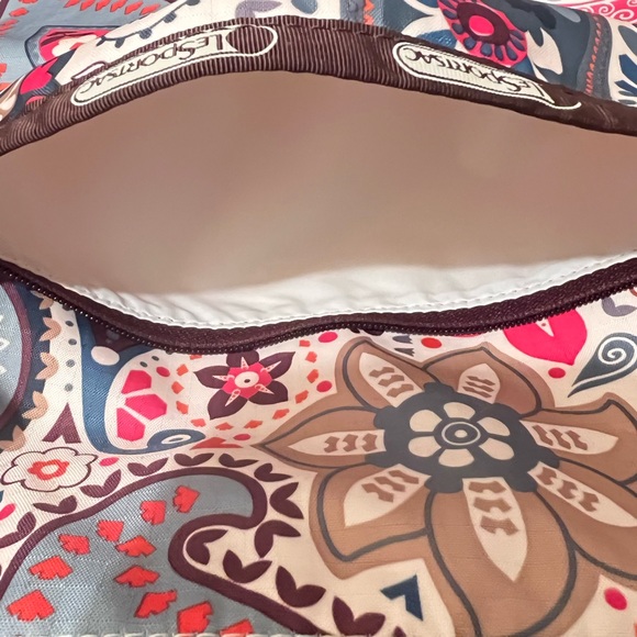 LeSportsac adjustable shoulder purse EUC - Picture 13 of 13